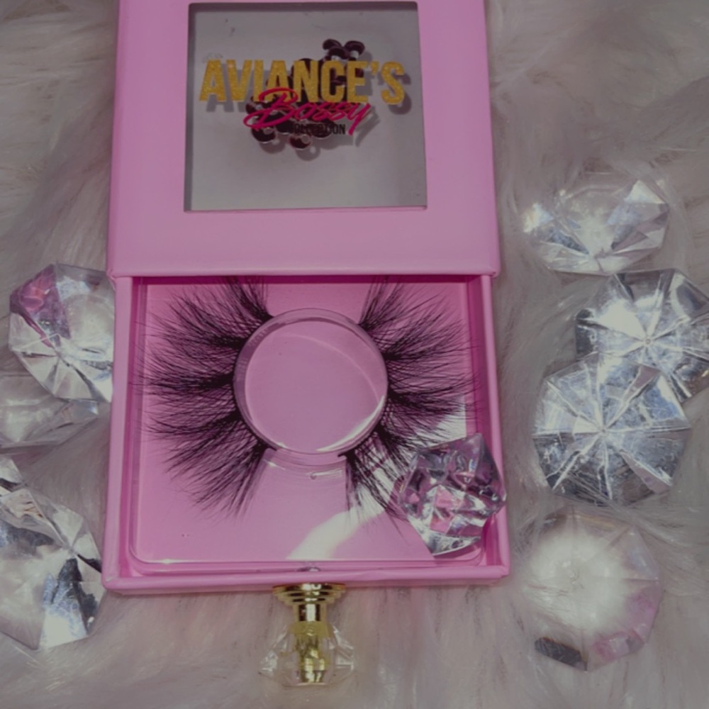 Lashes - Picture 3 of 8